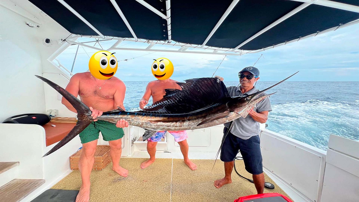 Аренда моторной лодки для рыбалки Bertram 50 Odyssey 2 на Пхукете, поймали Blue Marlin